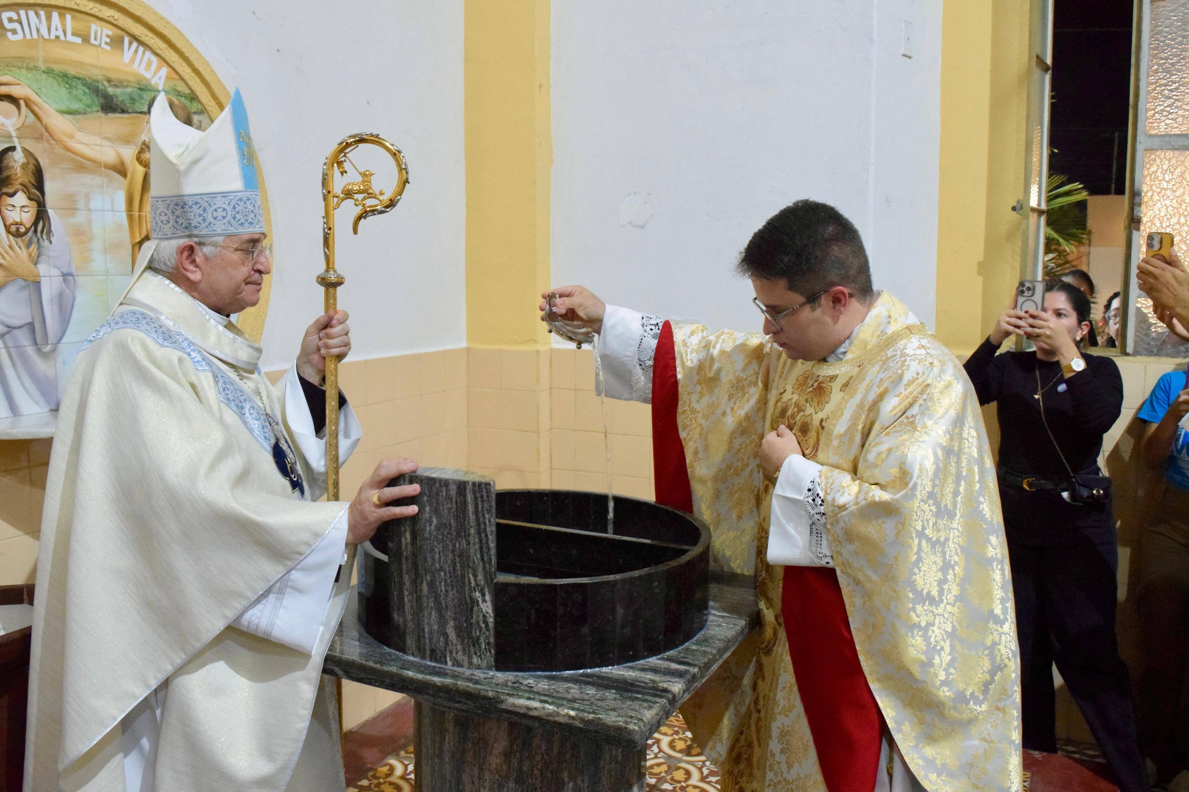 Padre Danilo César Toma Posse como Pároco em Barra
