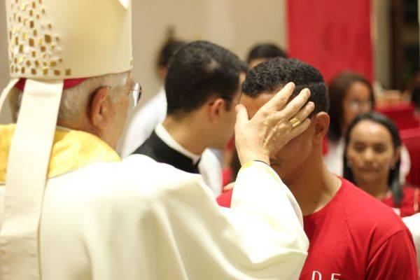 Sacramento da Crisma é Celebrado na Paróquia de Sã